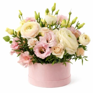 Нежная композиция в шляпной коробке в пастельных оттенках