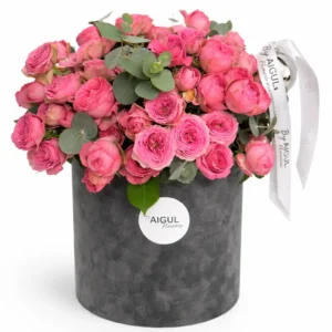 Композиция из пионовидных роз в бархатной коробке By AIGUL Flowers